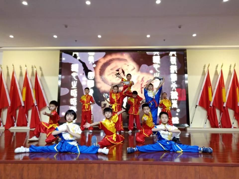 到敬老院参加红会活动
